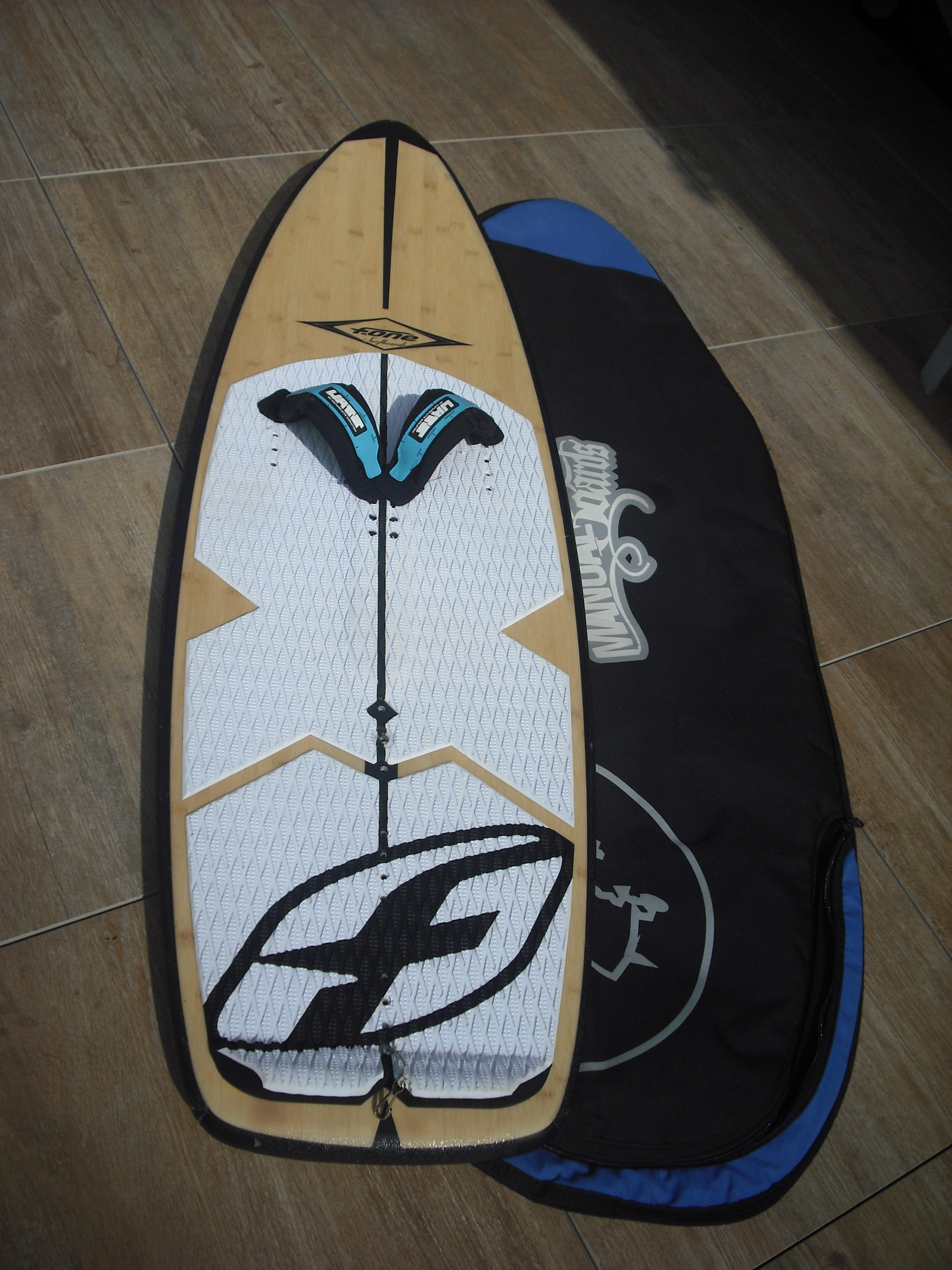 0_1535098769010_F-One Bambou Foil 1.JPG