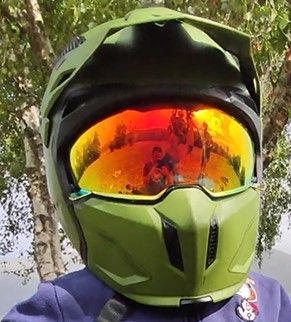 Casque vert.jpg
